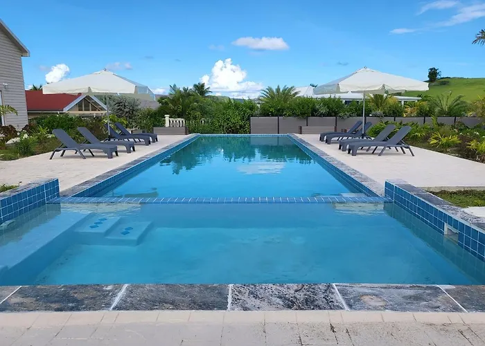 Crawlbay Suites Hotel